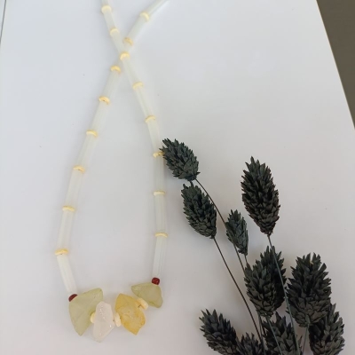 Κολιέ με ακατέργαστες πέτρες