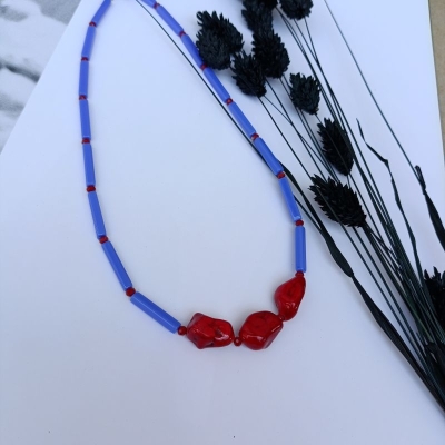 Κολιέ με γυάλινες χάντρες και ημιπολύτιμες πέτρες