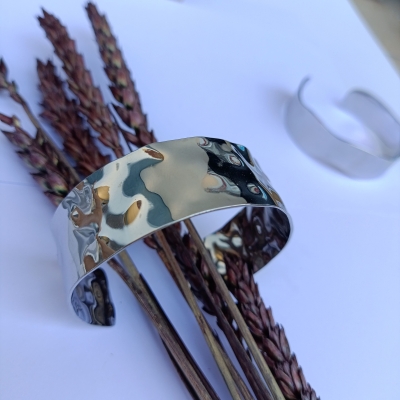 Βραχιόλι από ανοξείδωτο ατσάλι ρυθμιζόμενο σφυρήλατο