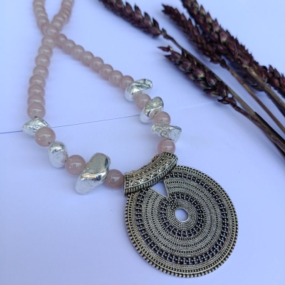 Κολιέ με ημιπολύτιμες πέτρες και ανοξείδωτο ατσάλι