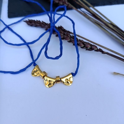 Κολιέ με μεταξωτό ύφασμα και μέταλλο