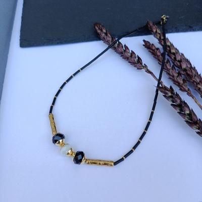 Κολιέ από ανοξείδωτο ατσάλι και ημιπολύτιμες πέτρες