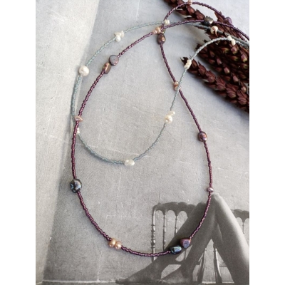 Κολιέ από γυάλινες χάντρες και μαργαριτάρια