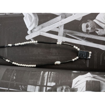 Κολιέ με μαργαριτάρια και αιματίτη πλεκτό