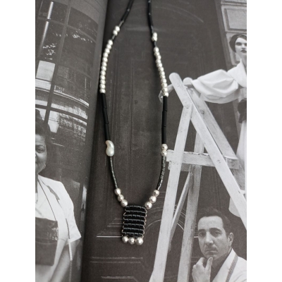 Κολιέ με μαργαριτάρια και αιματίτη πλεκτό