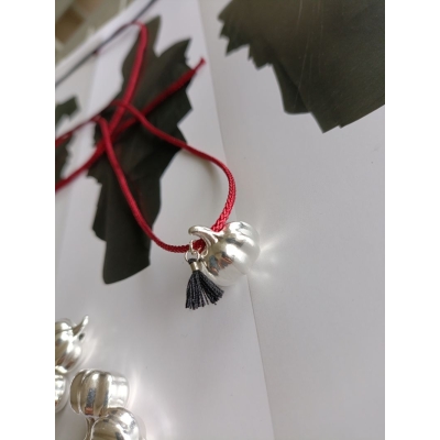 Κολιέ γούρι με μεταλλικό στοιχείο και κορδόνι