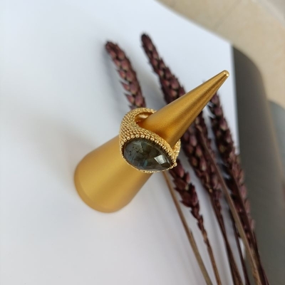 Δαχτυλίδι με ημιπολύτιμο λίθο